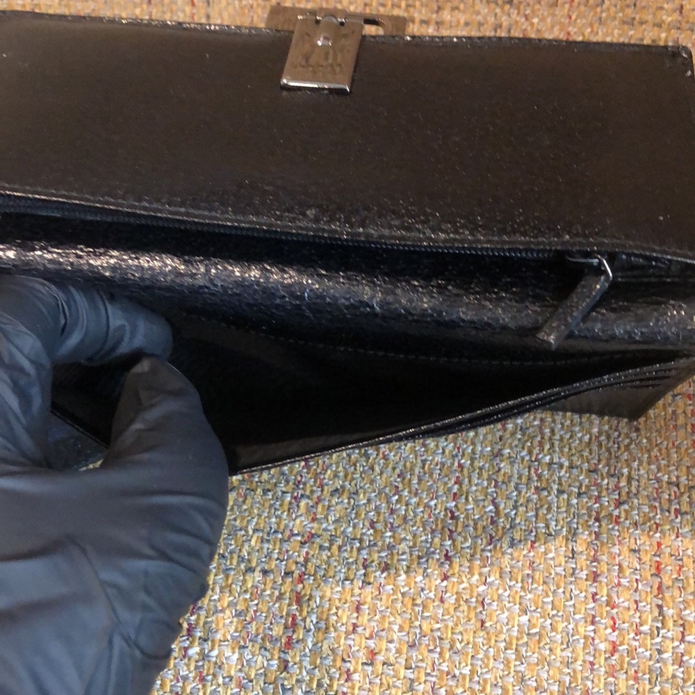 RARE GUCCI Black Lambskin Trifold Long Wallet with Silver G Clasp Vintage - Picture 13 of 17